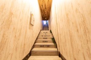 Guest House GORILLA!