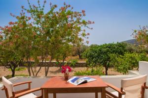 Triple Room with Garden View room in Edem Hotel