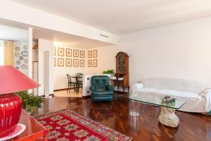 Dora Trevi Apartment