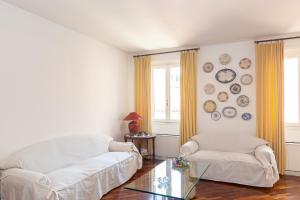 Dora Trevi Apartment