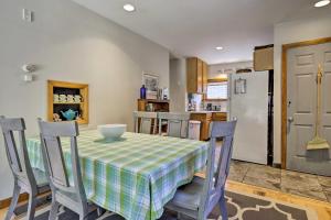 Great for Couples! Cape Cod Cottage 2 Mi to Beach