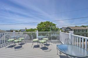 Near Whalers Wharf! Provincetown Penthouse Apt