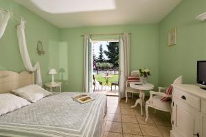 Hotels Le Clos De Pradines : Chambre Double Supérieure avec Terrasse