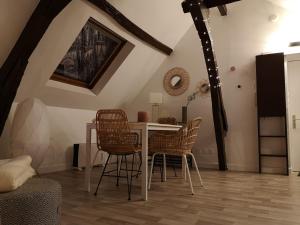 Appartements Logement Cosy renove au pied de la Cathedrale avec climatisation : photos des chambres