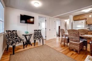 Recently Renovated LBI Apt with Deck on Beach Block!