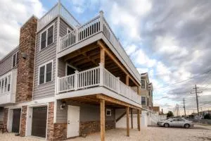 Recently Renovated LBI Apt with Deck on Beach Block! - Barnegat Bay