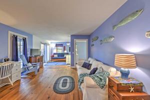 2 Mi to Beach Nautical Retreat in Bourne!