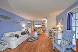 2 Mi to Beach Nautical Retreat in Bourne!