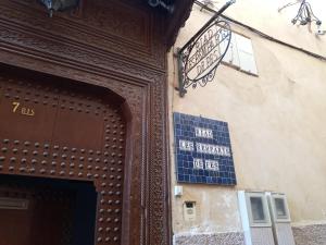 Riad Les Remparts De Fès