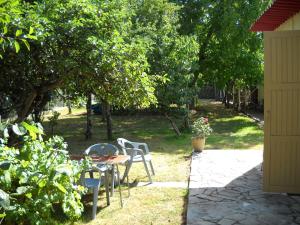 Maisons de vacances Gites Les Tuilieres : Cottage 1 Chambre (4 Adultes)