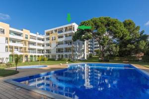 Modern Top Floor Apartment 60m2 - Balcony with Pool & Sea View - Vilamoura