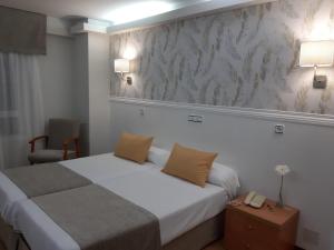 Double or Twin Room room in Hotel Almirante