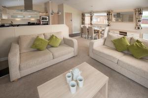 2 Bedroom Platinum Lodge room in St. Ives Holiday Village