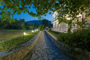 Eleni Studios & Apartments