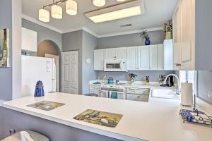 Less Than 2 Mi to Coast Condo with Pool in Myrtle Beach