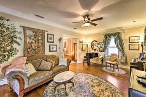 Walk to Midwestern State Wichita Falls Cottage! - Burkburnett