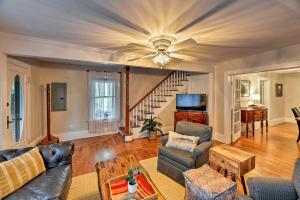 New Bern Home w Yard, Grill + Walkable Location
