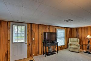 Home with Lake-View Deck by Camp Perry and Magee Marsh