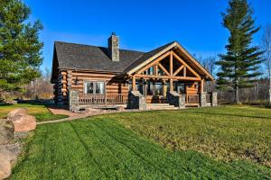 North Shore Cabin w Fire Pit By Gooseberry Falls!