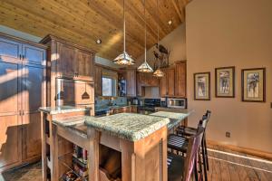 North Shore Cabin w Fire Pit By Gooseberry Falls!