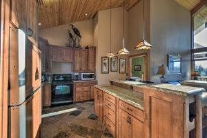 North Shore Cabin w Fire Pit By Gooseberry Falls!