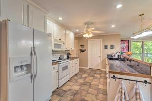 9 Mi to Hot Springs Lake Catherine Home with Dock