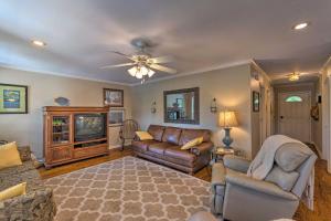 9 Mi to Hot Springs Lake Catherine Home with Dock