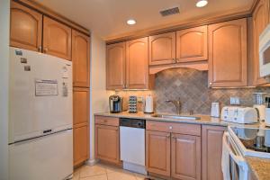 Bayfront Condo 3 Mi to Downtown St Petersburg