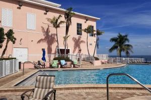 Bayfront Condo 3 Mi to Downtown St Petersburg