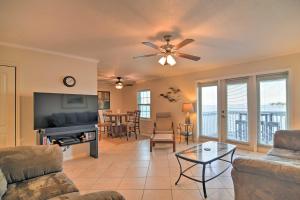 Bayfront Condo 3 Mi to Downtown St Petersburg