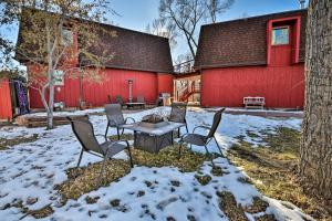 Cozy Mountain Studio By Main Street and Hot Springs!