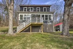 Quiet Escape with Hot Tub, 5 Miles to Raystown Lake! - Breezewood