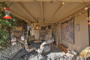 Sun City Escape Less Than 10 Mi to Spring Training and Golf!