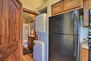 Fredericksburg Cottage about 1 Mile to Main Street!