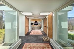 Pristine West Dover Home with Deck and Mountain Views!