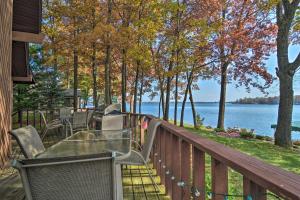 Holiday Home room in Dream Cottage with Sandy Beach Dock Pontoon Rental