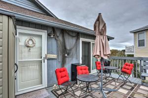 Breezy Murrells Inlet Condo with Deck Walk to Beach