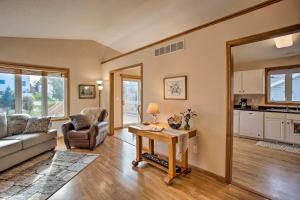 Suburban Gem with Deck 5 Mi from Dtwn Rochester!