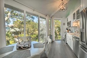 Walk to Harbour Town Airy Treehouse with Bikes