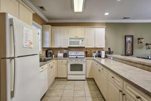 3 Mi to Ocean Resort Condo in Myrtle Beach!