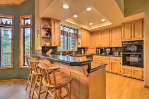 Hike, Ski, Fish Big Bear Lake Lodge with Deck