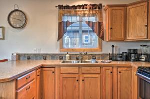 Coastal Retreat in Long Beach Walk to Attractions