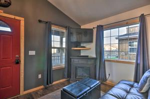 Coastal Retreat in Long Beach Walk to Attractions