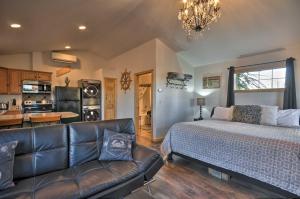 Coastal Retreat in Long Beach Walk to Attractions