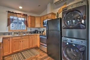 Coastal Retreat in Long Beach Walk to Attractions