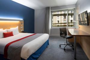 Hotels Holiday Inn Express Paris-Canal De La Villette, an IHG Hotel : photos des chambres
