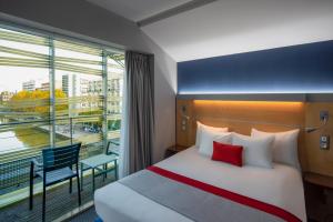 Hotels Holiday Inn Express Paris-Canal De La Villette, an IHG Hotel : photos des chambres