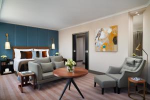 Executive Junior Suite with Sky Lounge access room in Corinthia Lisbon