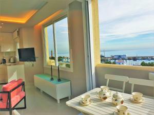 FABULOUS APARTMENT IN FRONT OF SEA & MARINA WITH INCREDIBLE VIEWS