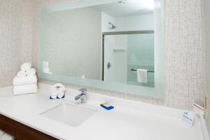 Queen Suite with Sofa Bed room in Holiday Inn Express Los Angeles Downtown West an IHG Hotel